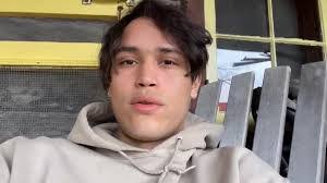 Robert Hydock's Instagram, Twitter & Facebook