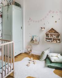 Kleines Babyzimmer Einrichten Auch Wenn Das Babyzimmer Winzig Ist Kann Es Ein Wunderschon Einladende Childrens Interiors Kids Room Design Childrens Bedrooms
