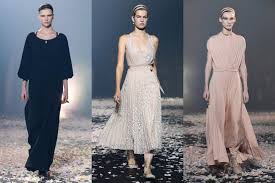 Gli abiti da sera per capodanno 2019 sono la base di un look vincente e super glamour. Dior Abiti Da Sera 9945fa