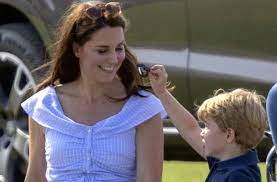 Revisiting kate middleton's engagement ring. Royals Auf Familienausflug Bei Tetbury Prinz William Spielt Polo Herzogin Kate Mit Ihren Kindern Panorama Stuttgarter Zeitung