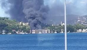 Beykoz'da tarihi kundura fabrikasında yangın çıktı. Beykoz Da Yangin Sahili Kara Dumanlar Kapladi