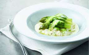 Risotto Aux Asperges Vertes Par Ecole De Cuisine Alain Ducasse Recette Risotto Asperge Recettes De Cuisine Risotto