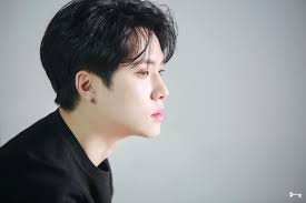 NOTICE] 오늘 밤 10시에 브이앱에서 만나요❤️😬🖤 ‪#김동한 #KIMDONGHAN ‬