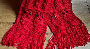Contiguous, knit finish, texture pattern, worked as one piece. Free Pattern Delightful And Whimsical Owl Cabled Scarf Knit And Crochet Daily