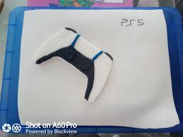Announced in 2019 as the successor to the playstation 4, the ps5 was released on november 12. Ps5 Torte Und Meine Erste Monja S Kleine Tortenwelt Facebook