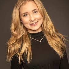 Claudia Bedell's Instagram, Twitter & Facebook