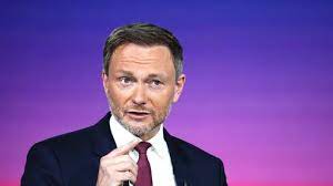 After a year of the pandemic, the time has come for us to free ourselves from this spiral of fear and closures, lindner said in a recent speech. Lindner Beim Parteitag Die Neue Weiche Welt Der Fdp Tagesschau De