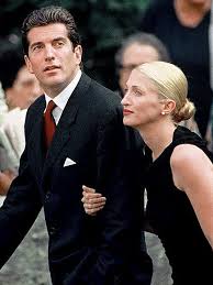 Jfk Jr And Carolyn Bessette Kennedy A Look Inside Their Tempestuous Marriage Carolyn Bessette Kennedy Kennedy Jr Carolyn Bessette Kennedy Style