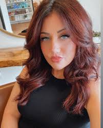 Randi Clark's Instagram, Twitter & Facebook