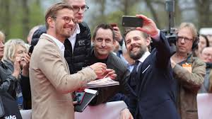 It is a show that pins its two stars against one another in a series of challenges all over the globe. Ekel Gewalt Gefahr Gehen Joko Klaas Zu Weit Promiflash De