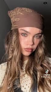 Kelly Wick's Instagram, Twitter & Facebook