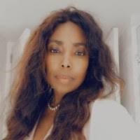 Ana Everett's Instagram, Twitter & Facebook