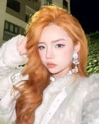 Hi I'm Juanita I'm 25 I need a Guy who can carry my stuff in fortnite