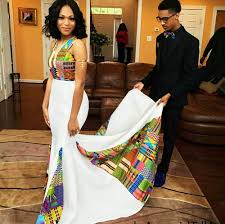 Voir plus d'idées sur le thème habit homme, tenue africaine pour homme, mode masculine africaine. Bal De Promo 15 Couples Stupefiants En Tenue De Bal Africaine Afroculture Net