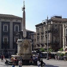 Diese tapfere stadt am ionischen meer ist reich an folklore, geschichte und schönheit. Catania Sizilien Italien De