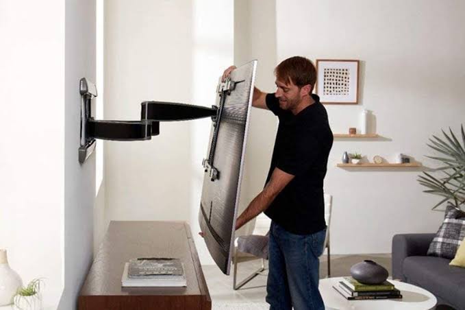 Bromley fitter mounting a flat screen TV bracket on wall