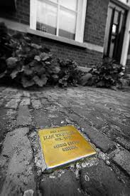 Participatie = meedoen aan iets, een steentje bijdragen aan iets. Niet Iedereen Is Blij Met Stolpersteine Voor De Deur Borne Tubantia Nl