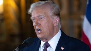 At Trump's freewheeling Mar-a-Lago, allies jockey for jobs, tee times and a  spot