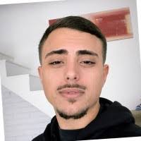 50+ perfiles de «Avolio»