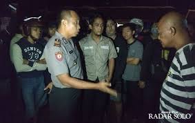 Kisah preman john kei, tebas leher dan potong kaki lawannya dengan golok walau polisi sudah berdatangan. Dikeroyok Massa Kasatreskrim Polres Wonogiri Dirawat Di Rs Dr Oen