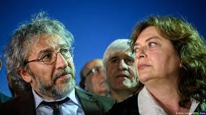 Can dündar biyografi bilgileri, kaç yaşında, aslen nereli ve nerede doğdu gibi sorularınıza cevaplar verdik! Dilek Dundar Almanya Da Almanya Dw 14 06 2019