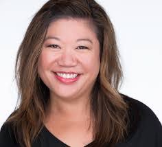 Amber Dow's Instagram, Twitter & Facebook