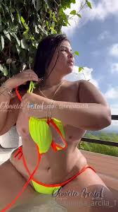 Daniela Arcila, toda gostosinha, tira a roupa e fica na boa! -  VIDEOSDESEXO.COM