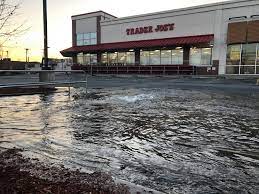 The popular grocery store chain will take up 17,000 square feet on the ground floor, the store's second queens location. Trader Joe S Parking Lot Floods On Monday Morning Silive Com