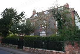Winterbrook Home In Wallingford Cholsey Less Famous Than Greenway It Was Christie S Permanent Residence For The Latter Part Of Her Riscos Riscos Para Bordar