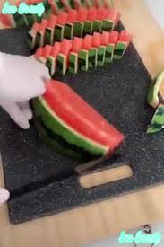 Best 12 Idee Les Bateaux De Legumes Une Entree Facile Et Rapide Ou Les Enfants Peuvent Presque Tout Faire Elle Food Carving Creative Food Food Garnishes