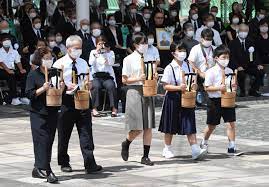 長崎原爆の日 原爆さく裂の午前11時2分 長崎市内各地で黙とう 2021年8月9日 14時56分 長崎に原爆が投下されて9日で76年、長崎市内では原爆がさく裂した午前11時2分にあわせて人々が黙とうをささげていました。 5jmw8wtsybjcnm