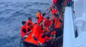 Rescatan a 44 tripulantes tras hundimiento de barco vietnamita