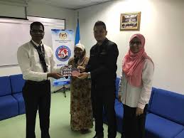 Asmayani binti khalib, pengarah kesihatan negeri pulau pinang mengucapkan selamat menyambut tahun baharu 2021 kepada seluruh warga kerja jabatan. Jabatan Kesihatan Negeri Pulau Pinang Jabatan Kesihatan Negeri Pulau Pinang Facebook