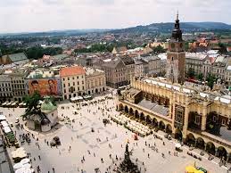 Pedro logró recaudar 1500 juguetes alicia 3230 y camilo 835. Cracovia Antigua Capital De Polonia