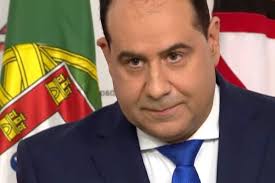 Nuno Miguel Henriques desiste da corrida à liderança do PSD "a bem do  partido e do país"