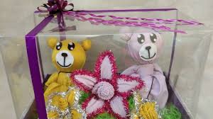 Saya buat satu video tutorial membuat hantaran pernikahan dari baju tidur dan peralatan mandi.kali ini saya buat lebih simple. Cara Membuat Boneka Dari Baju Tidur Youtube