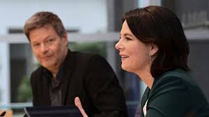 Annalena baerbock was born on december 5, 1980 in hannover, lower saxony, germany as annalena charlotte alma baerbock. German Election Greens Pick Annalena Baerbock As Their Candidate To Replace Merkel Euronews