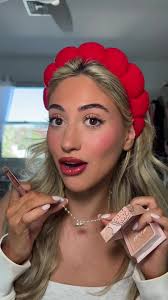 Riley Arnold Gets Her Tiffany Necklace