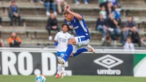 May 24, 2021 · simon terodde (l.) bahnte sich den weg zum 4:0, als er selbst ogechika heil beiseite schob. Schalke 04 Simon Terodde Versenkt Vitesse Arnheim S04 Jubelt S04