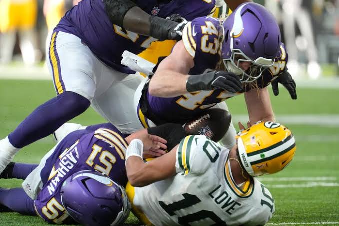 Green Bay Packers vs Minnesota Vikings highlights at US Bank Stadium