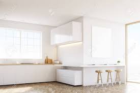 Die küche ist nicht nur ein ort der essenszubereitung, sondern auch des wohlfühlens. Kuche Mit Einem Fenster Arbeitsplatten Einem Tisch Und Drei Stuhle Weisse Wande Konzept Einer Komfortablen Zuhause 3d Rendering Attrappe Lehrmodell Simulation Lizenzfreie Fotos Bilder Und Stock Fotografie Image 70384600