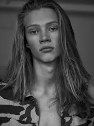 Leon Wall's Instagram, Twitter & Facebook