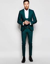 Le port d'un costume de bonne facture, sans fautes de goût, permet d'individualiser son look et de s'offrir une signature personnelle. 1001 Modeles Tendances Pour Mieux Choisir Son Costume Marie En 2021 Costume Marie Costume Homme Vert Tenue Mariage Homme