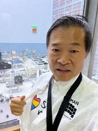 Bon dia Maestronan. Mi ta na Aruba y disponibel pa bishita di school otro  siman. Mi no lo bin pa un leezing pero mi kier bishita pa un combersashon  tokanti e topico