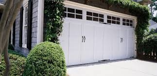 Desain model pintu garasi besi , referensi untuk anda yang ingin merencanakan memasang pintu garasi pada hunian anda. 6 Desain Pintu Garasi Besi Yang Menarik Dan Estetik Solusiruma Com