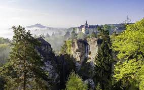 Ontdek cultuur en historie in praag en český krumlov of ga lekker de natuur in. Plekken Die Je Gezien Moet Hebben In Tsjechie Ongeveertig