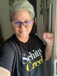 I was once told no one wanted to see a bald rockstar. But here I am,  post-chemo performing at the 2005 Grammys. 🤘🎸💜 Want to hear the full  story? Join me for