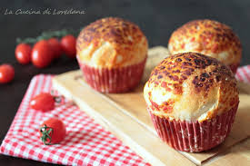 Mini quiche with puff pastry. Muffin Alla Pizza Delle Piccole Soffici E Golose Bonta