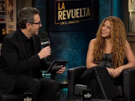 shakira hoy será entrevistada en el programa español “La Revuelta” y se  conectará desde Boston. La entrevista abordará el éxito que está teniendo “Dai  Dai” y su llegada a los 100 millones