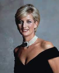 The sun james bond 'for your eyes only' television commercial. Pin Auf Diana